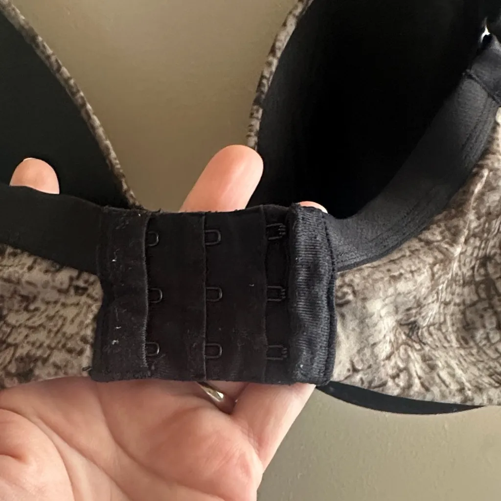 Ambrielle Full Figure Everyday Coverage Snake Print Bra | 42DD Black Size undefined - Image 4