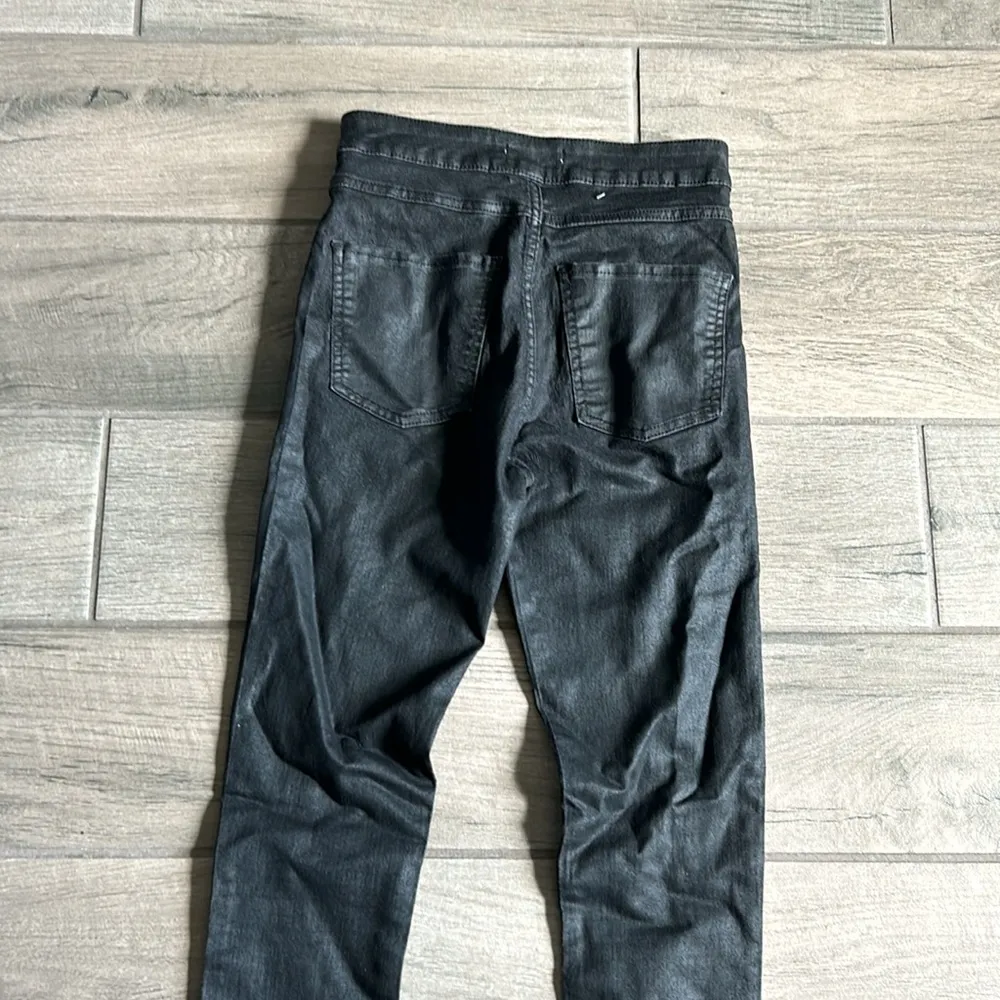 Zara woman coated black pants - Image 6