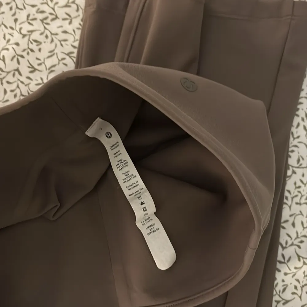 Lululemon  Pull On Pants - Image 3