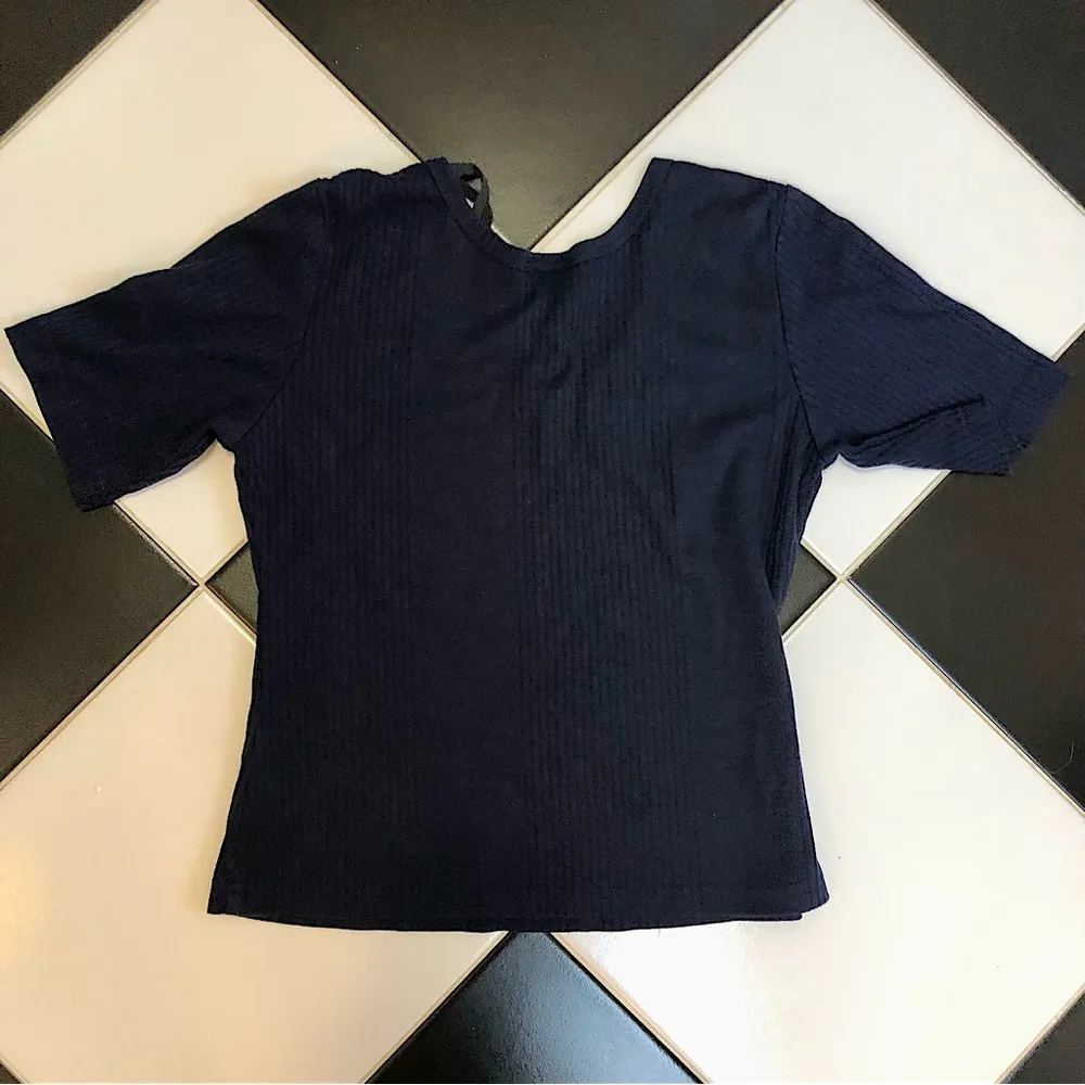 Vintage 90s  Crop Top Baby Tee Rosette Appliqué Ribbed M - Image 2