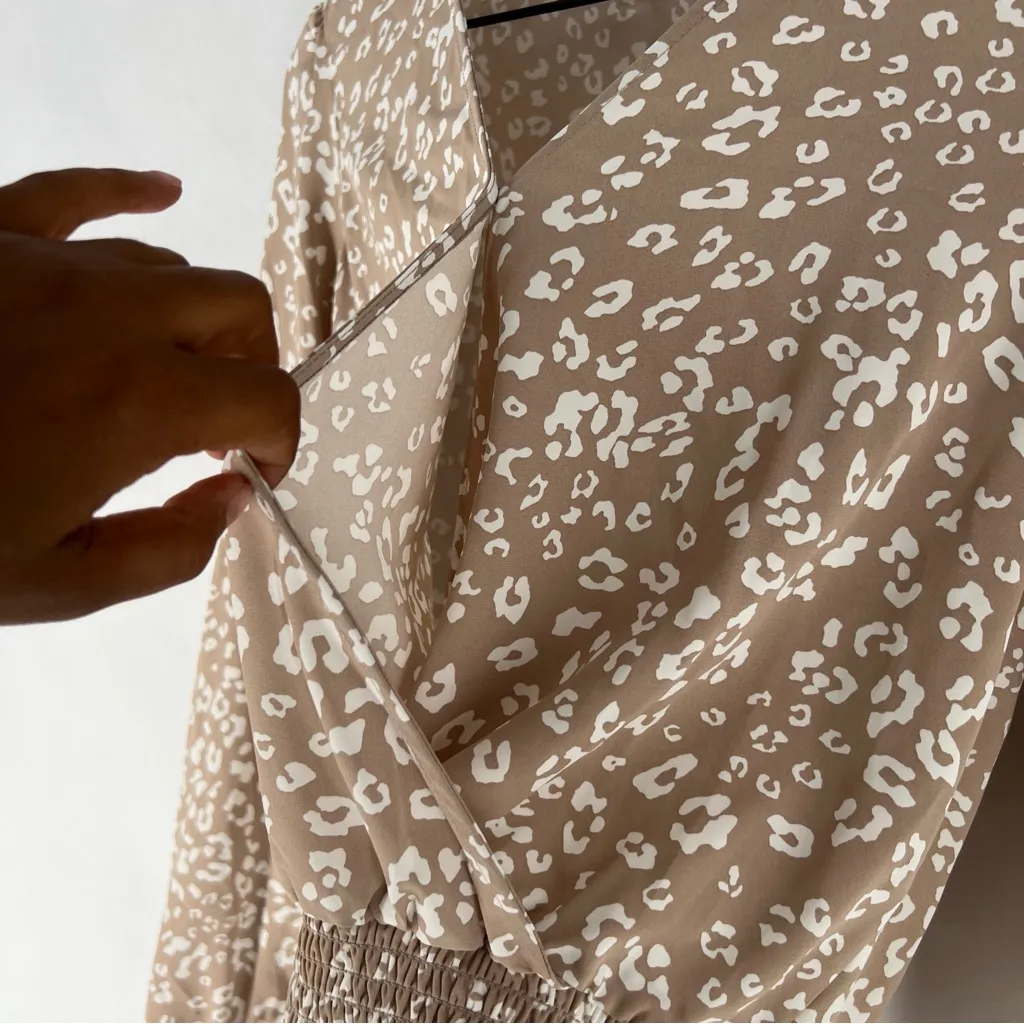 Olive And Oak Tan White Leopard Print Smocked Hem‎ Faux Wrap V-Neck Top Size S - Image 6
