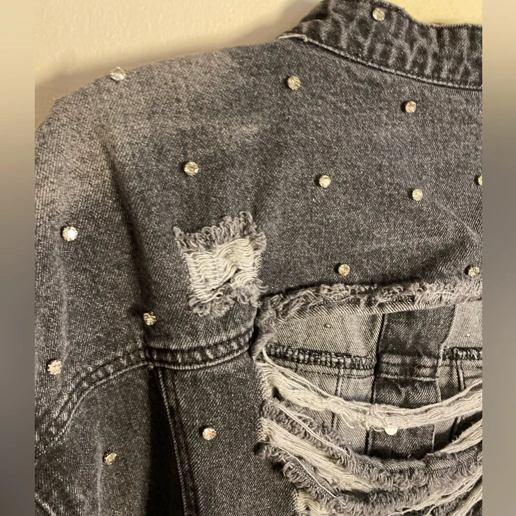 Vocal Jeans Distressed Gray Denim Jacket with Rhinestones 1XL EUC Cropped - Image 9
