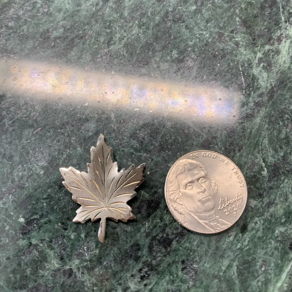 Brushed Sterling Silver Etched Maple Leaf Small Brooch VTG - Image 3