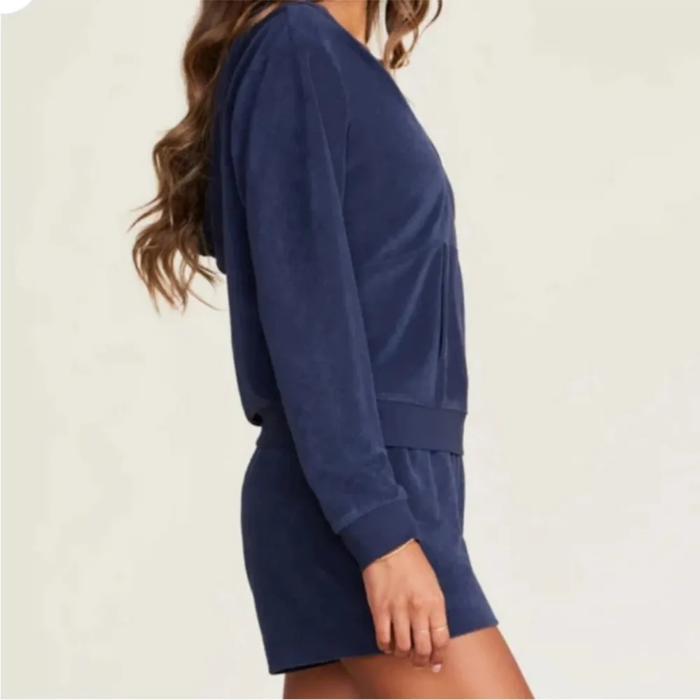 Barefoot Dreams Beach Cozy Terry Cloth Cross Over Hoodie Indigo Small - Image 2