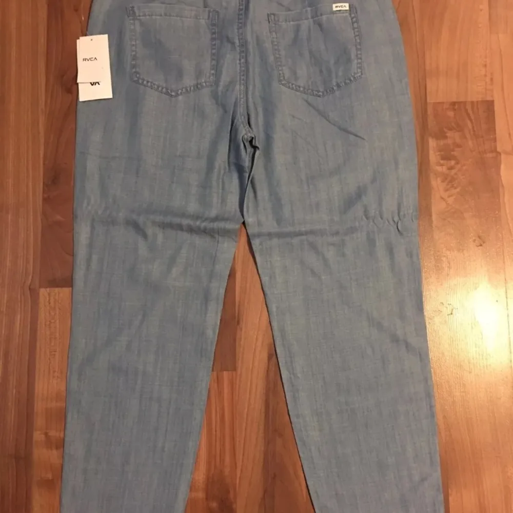NWT  Lowlanded Capri Pants Size 29 Chambray VERY SOFT - Image 5