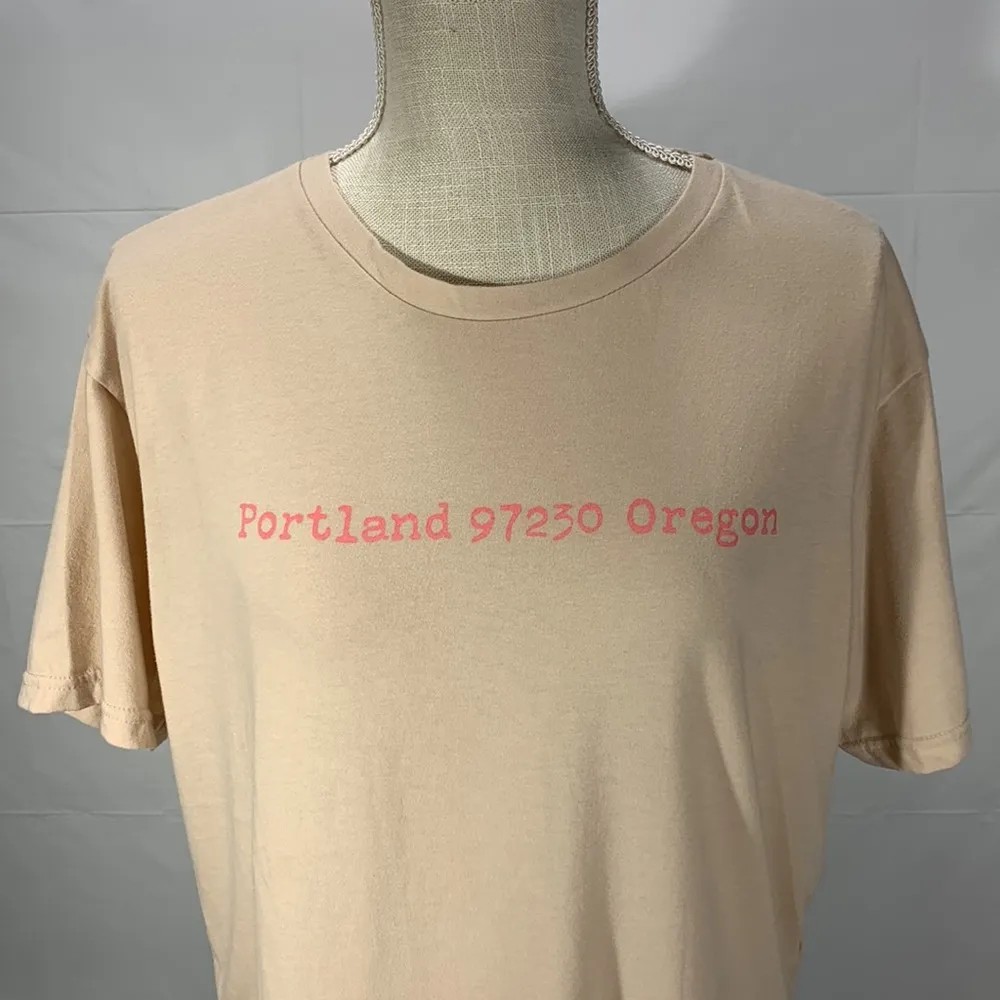Portland Oregon Cream Crew Neck Tee Top Size Medium - Image 2