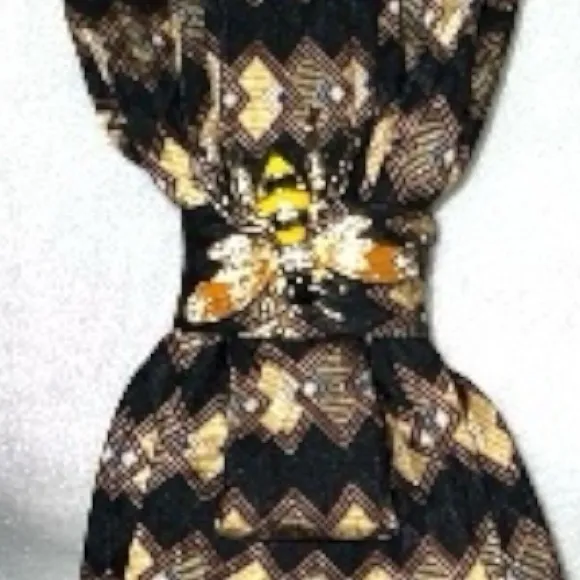 “Dainty Dapper”Geometric Patterned necktie necklace and bee brooch Black - Image 4