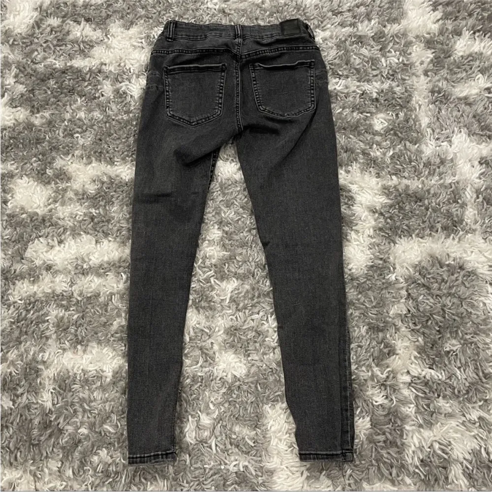 Bershka Faded Black Skinny Jeans US 4 - Image 8