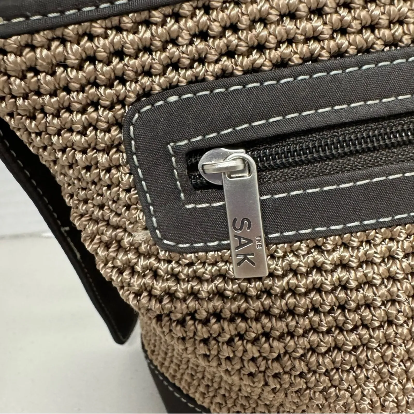 The Sak Brown Tan Crochet Crossbody Handbag Boho Classic Festival Casual - Image 4