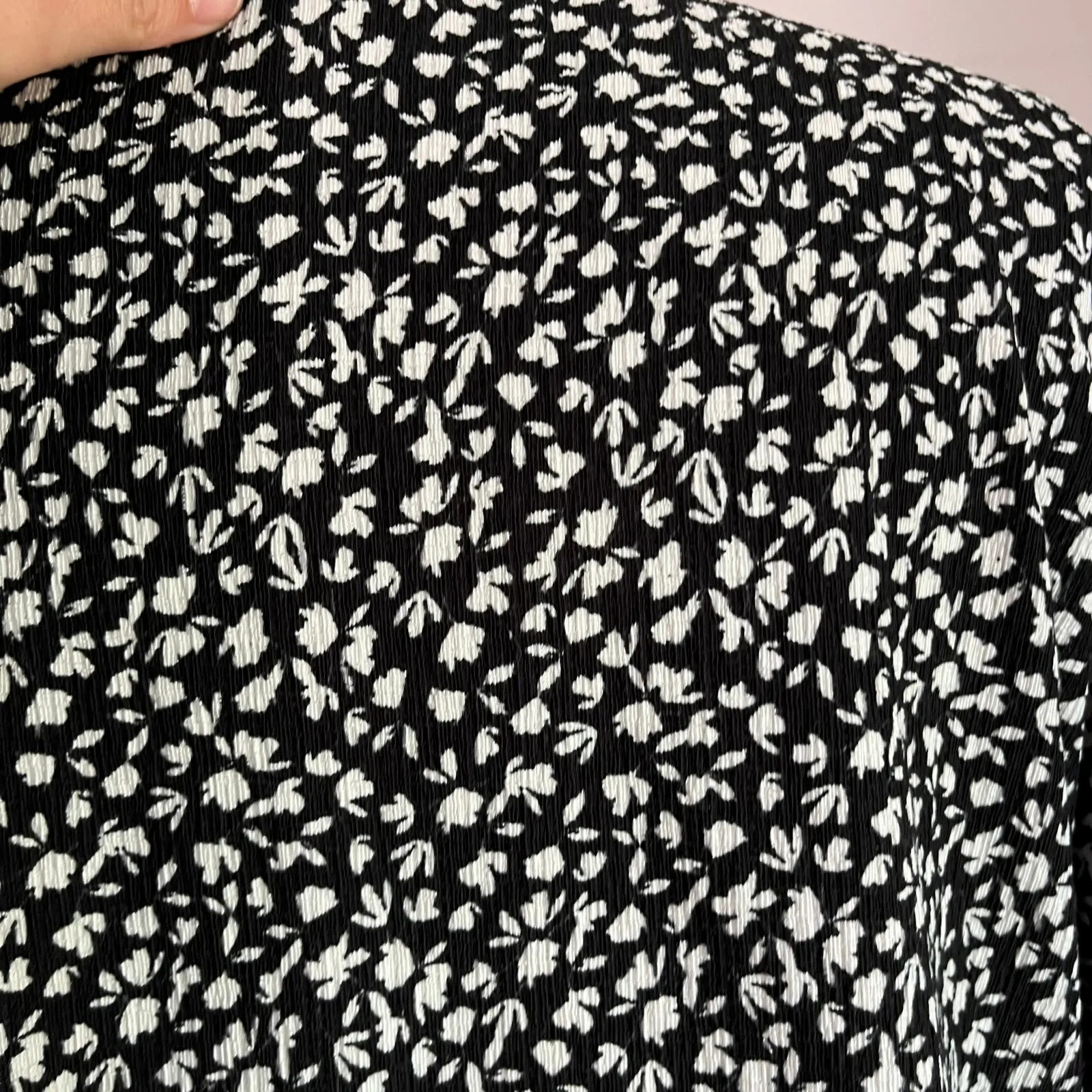 River Island White & Black Floral Flared Sleeve V Neck Blouse Size US 8 - Image 6