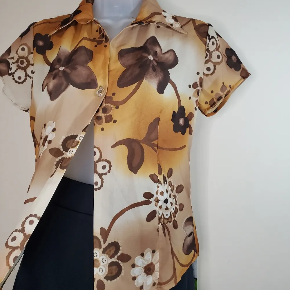 Street Code USA Floral One Button Short Sleeve Collared Sheer Top - Image 2