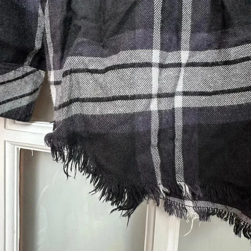 Rails Leo Black Ash White Frayed Snap Button Down Blouse Women’s Size Medium M - Image 10