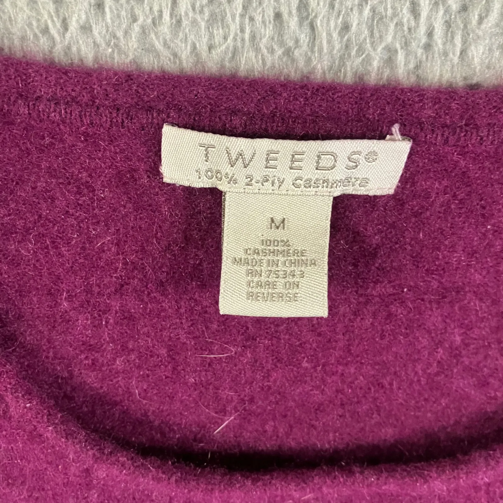 TWEEDS 100% 2 Ply Cashmere Sweater Women Medium Crew Neck Long Sleeve Magenta M Purple - Image 8