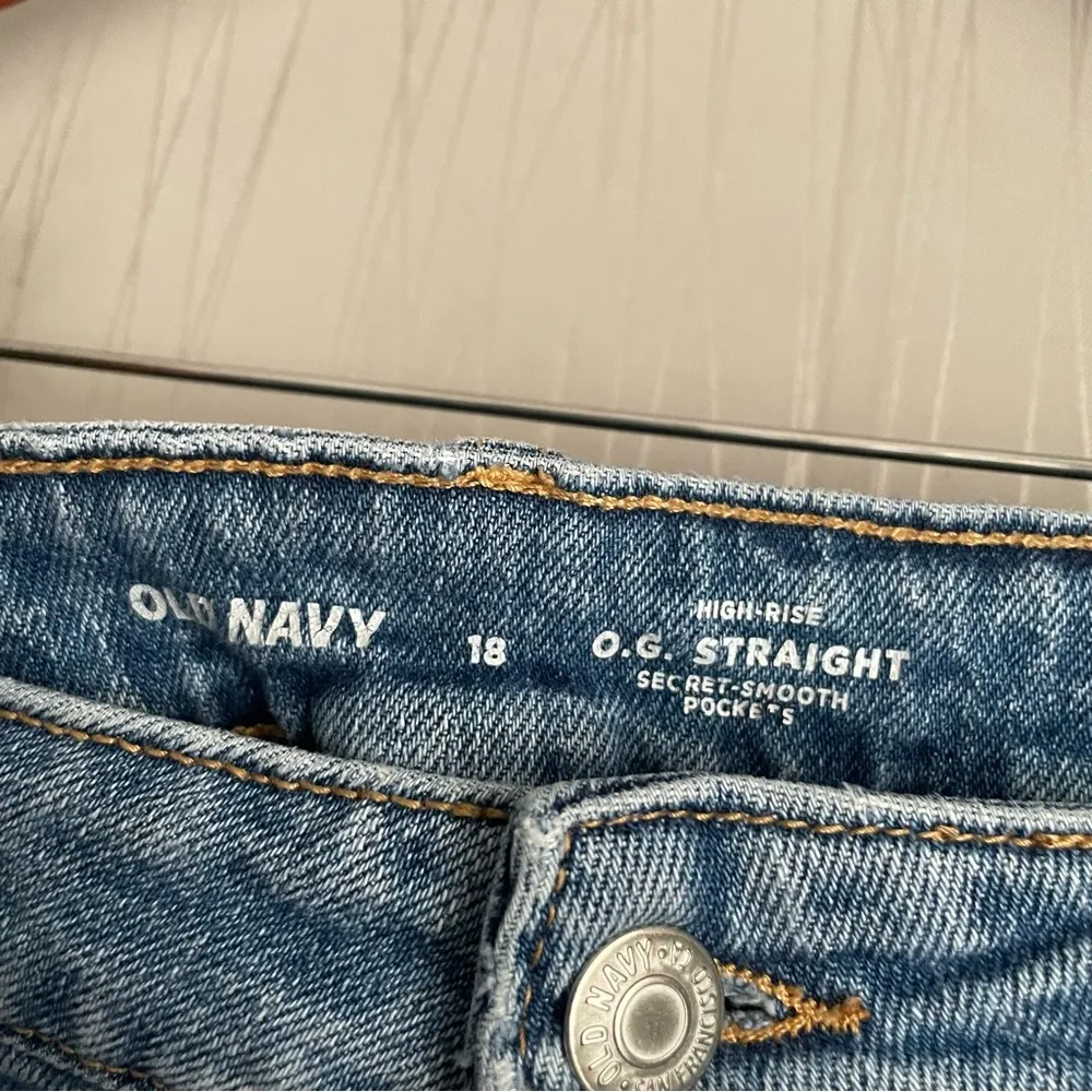 Old Navy Jeans Womens size 18 OG Straight Blue Distressed Denim Stretch - Image 4