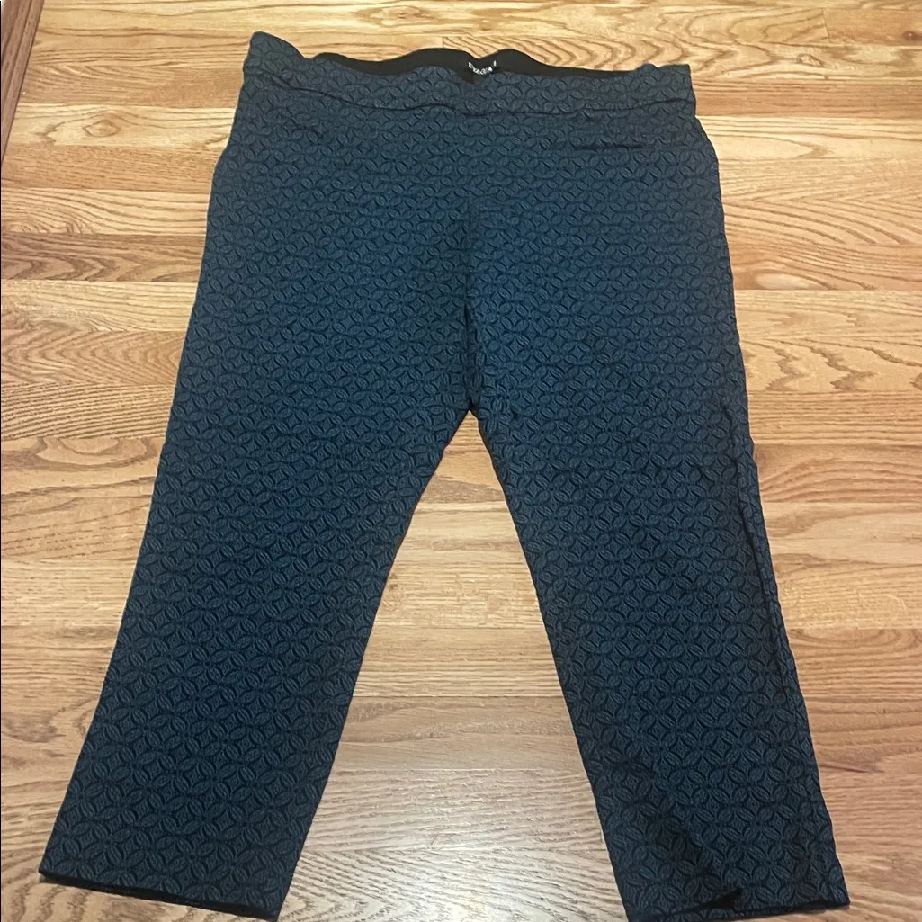 Roz & Ali Black Patterned Ankle Pants - Image 3