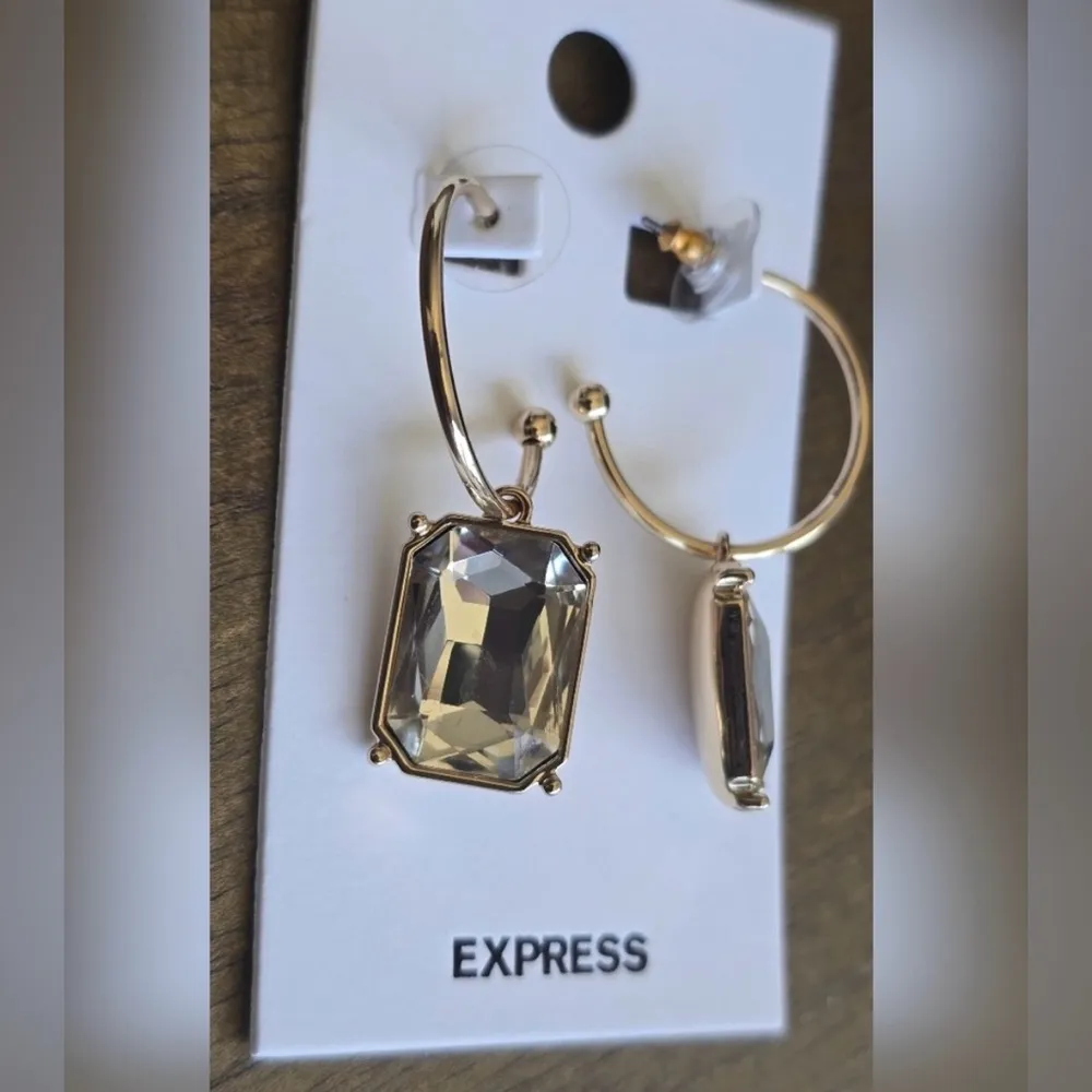 Express Gold aEarrings with Crystal Elegance - Image 3