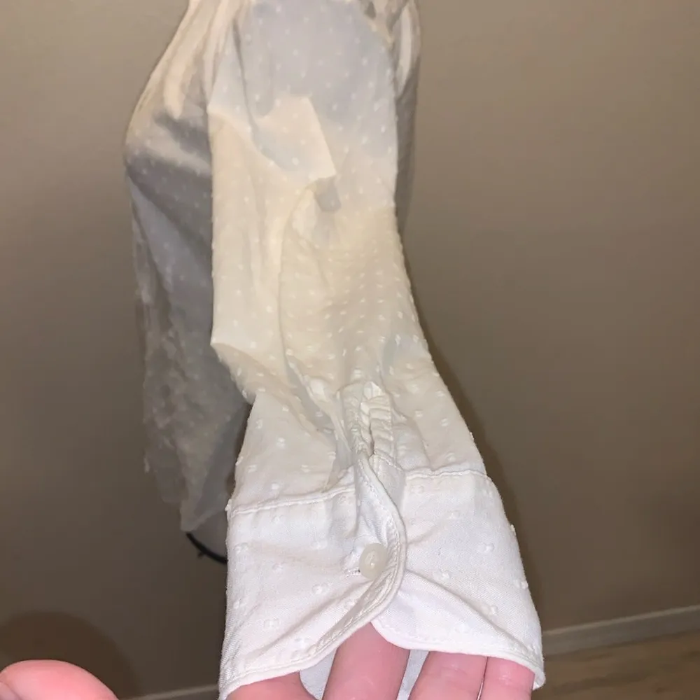 Dockers  white Swiss Dot button Down Long sleeve shirt - Image 5