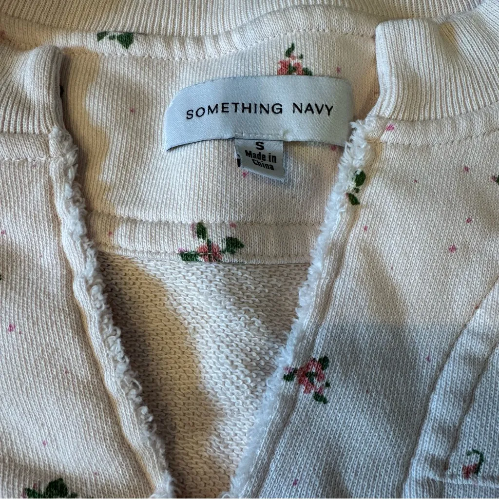 Something Navy Floral Print Pink Hazel Lounge Shorts & Sweatshirt | S - Image 5