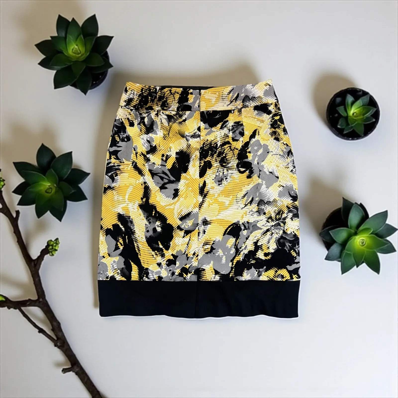 Worthington Skirt Women's Size 10 Yellow Black Abstract Print Career - Image 2