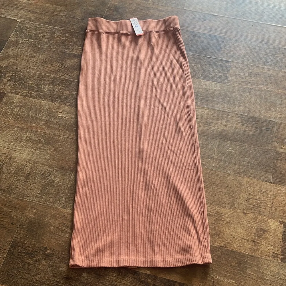 Sundry by Anthropology Salmon Pencil Skirt W/ Back Slit Lux Rib Adobe Color NWT - Image 2