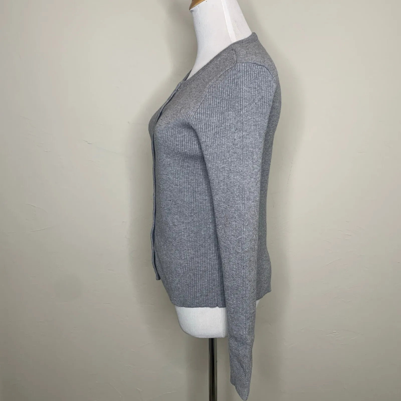 Gray Ribbed Fitted Cardigan Sz Small Medium - Image 3