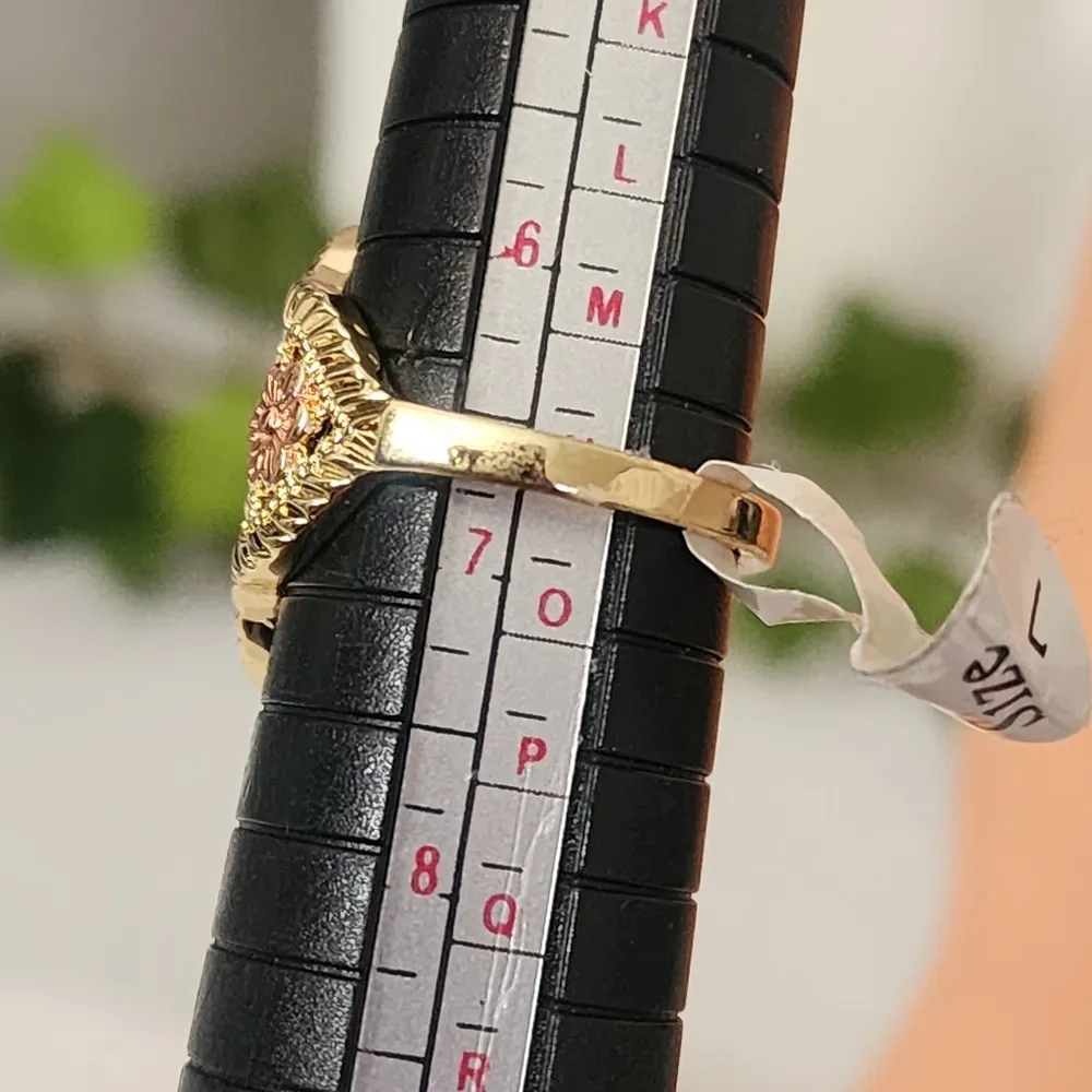 Gold Filled Ring Religious Mary with Flowers Size 7 - Image 6