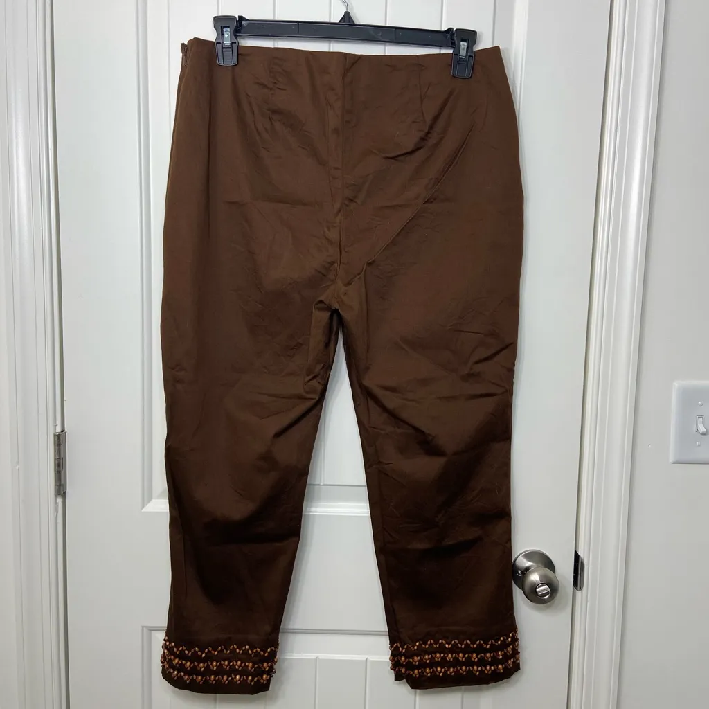 NWOT Jones New York Signature women’s brown stretch beaded cuff capri‎ pants 14 - Image 6