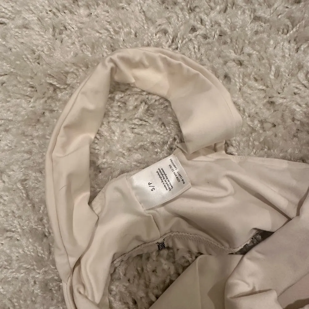 We wore what white and black workout set - Image 6