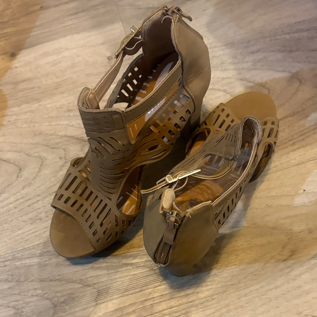 TOP Moda Brown Cutout stacked tan gladiator heels size 9 - Image 14