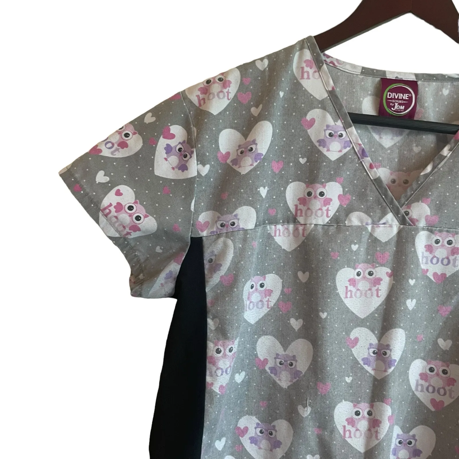 Divine by JDM Women Scrub Top M Gray‎ Owl Print V Neck Nurse Casual Workwear Gray Size M - Image 6