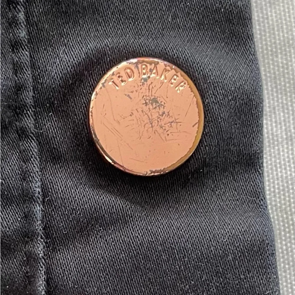 Ted Baker London black zip pockets rose gold snap buttons ankle pants 2 or US 6 - Image 4