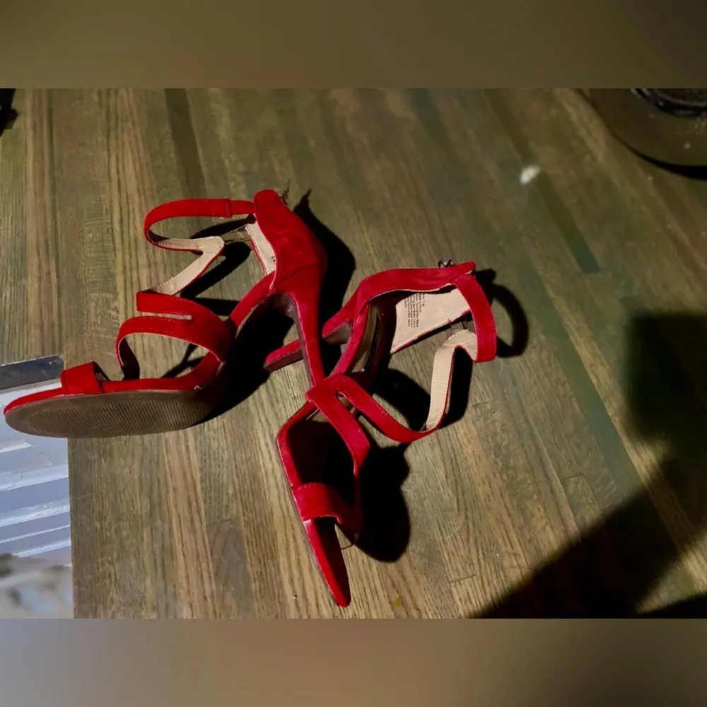 EUC Parker & Sky Women’s Strappy Red Velvet 4” Stilettos Size: 7 M - Image 5