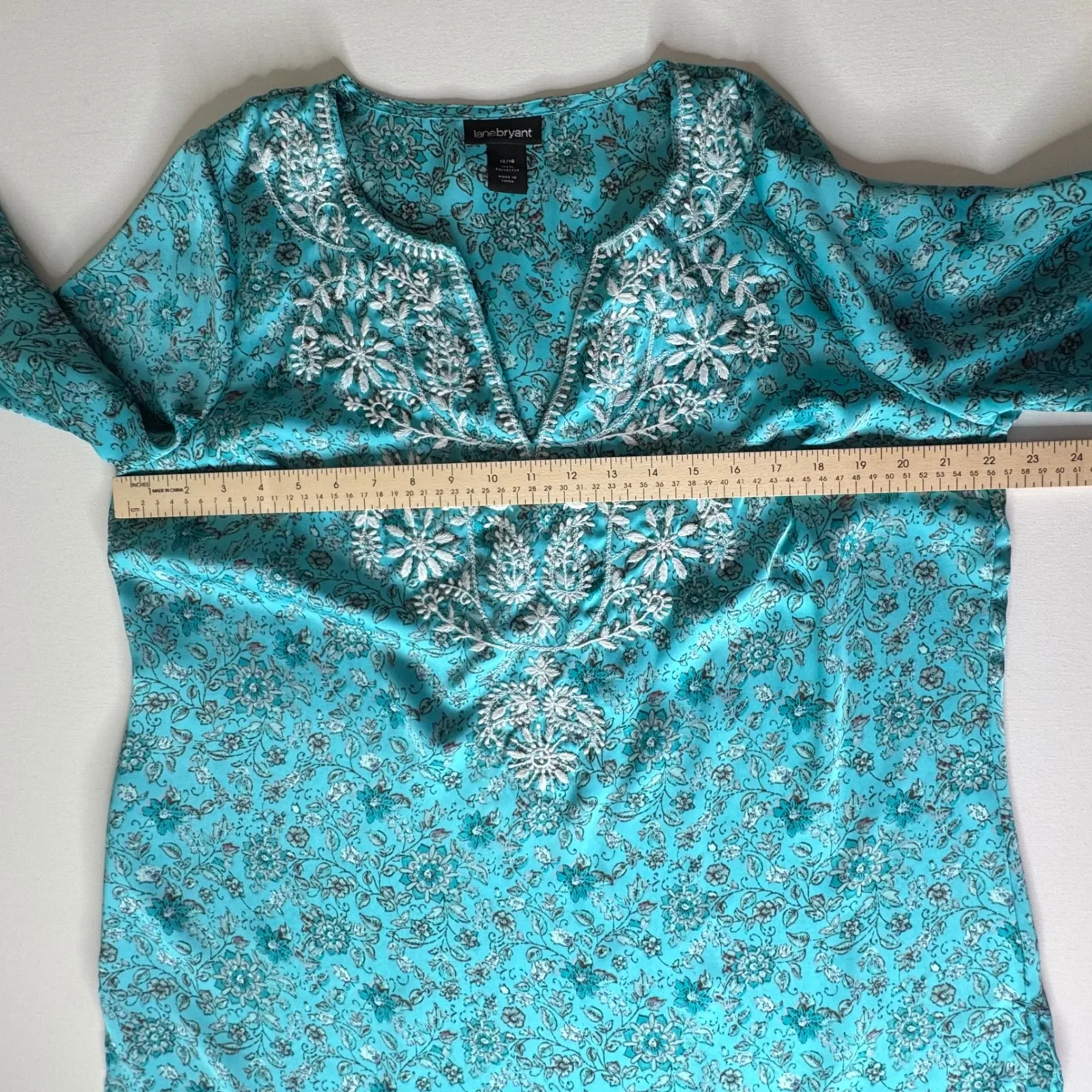 Lane Bryant Floral Embroidered Tunic Top Size 14/16 Blue Lightweight Boho Resort - Image 9