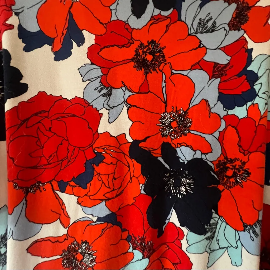 Red & Blue Floral Cold Shoulder Top with splits in sleeves size3X - Image 6