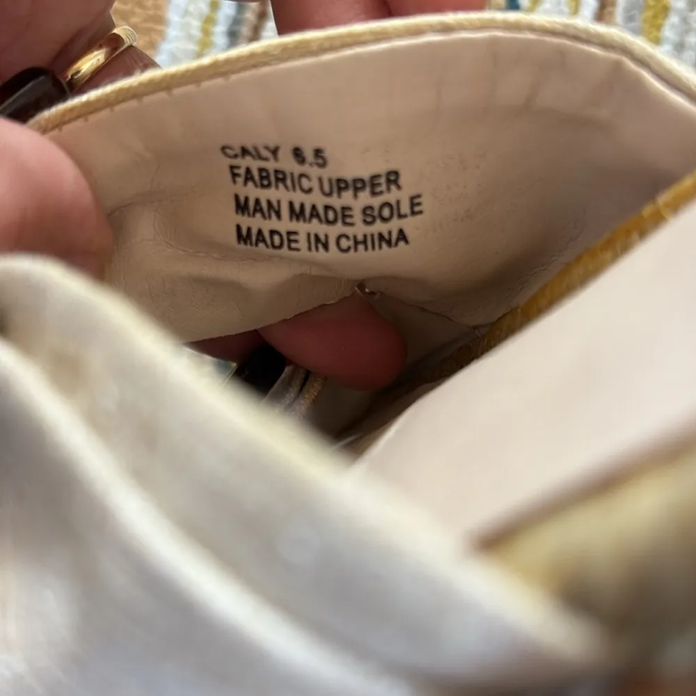 Tahari Women's Cream Sandals with Buckle Detail - Image 4