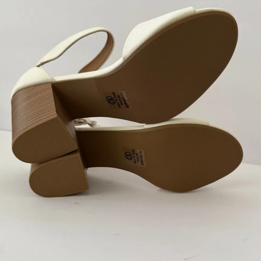 White Block Heel Sandals Size 10 Buckle Faux Leather Chunky Minimalist Heels - Image 3