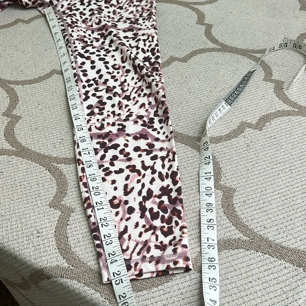 Old Navy balance high rise Pink cheetah 7/8 ankle go-dry Leggings size small - Image 12
