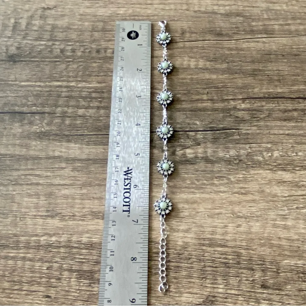 Pearls & Crystal Flower Bracelet Green - Image 4