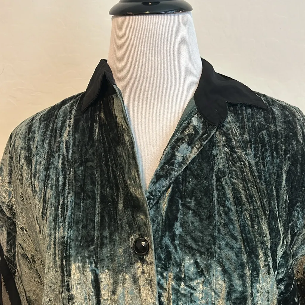 Judy Knapp women’s small crushed velvet button down blouse Green - Image 3