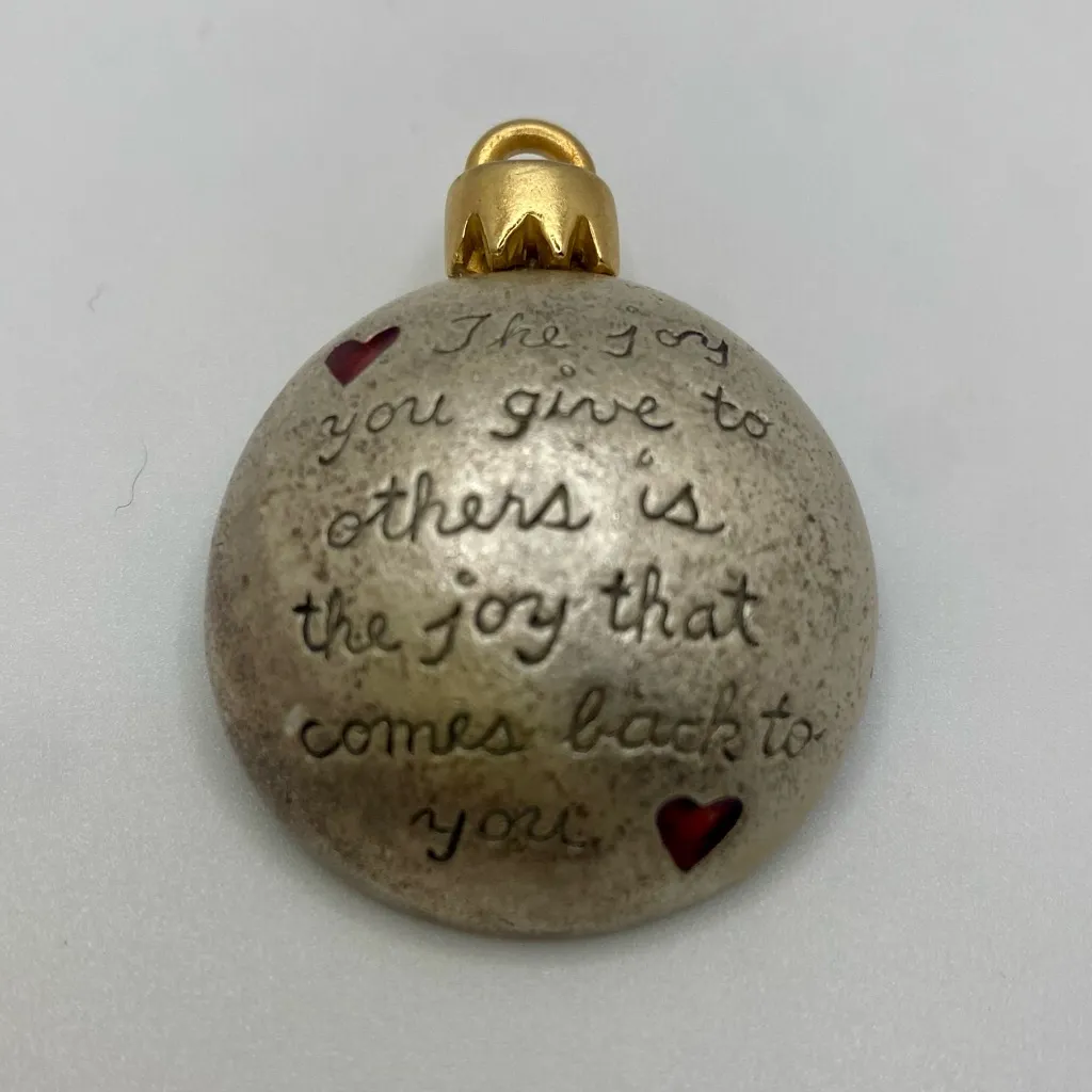 Signed AJMC Pewter Christmas Ornament Brooch with Red Hearts & Quote Gold - Image 3