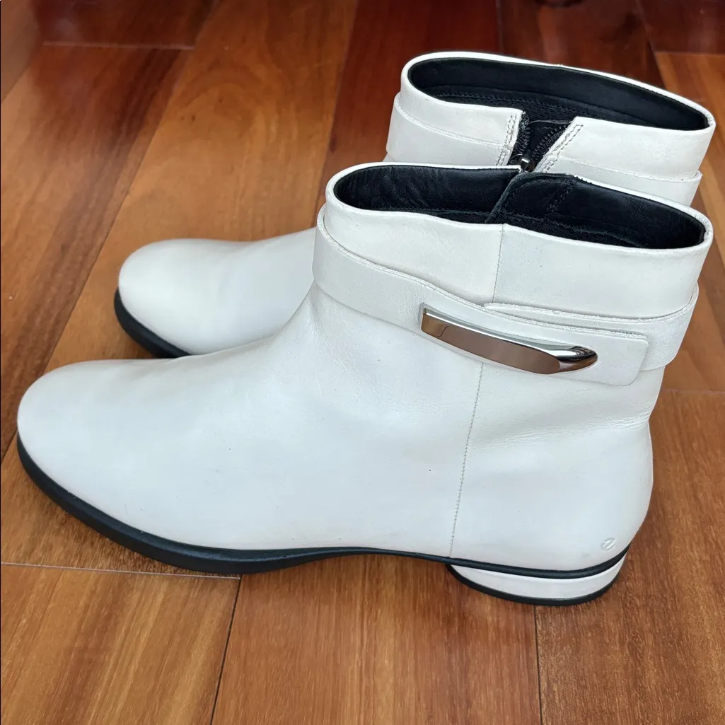 NWOT Ecco leather boots - Image 3
