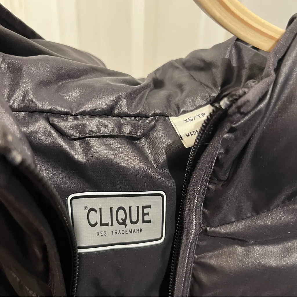 DuPont Pioneer Women’s Black Puffer Coat Size XS - Image 5