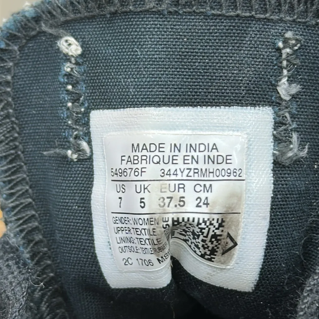 Converse All Star Gray with Black Rose Print Chuck Taylor Sneaker Shoes Womens 7 - Image 6