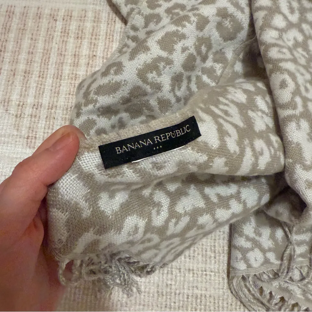 Banana Republic women’s Leopard Print fringe Scarf - Tan and Cream EUC - Image 2