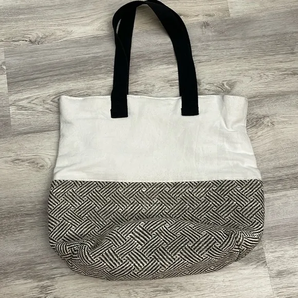 Sun 'n' Sand Cream & Black Canvas Tote Approximately 17" X 15" Snap Top Multiple - Image 1