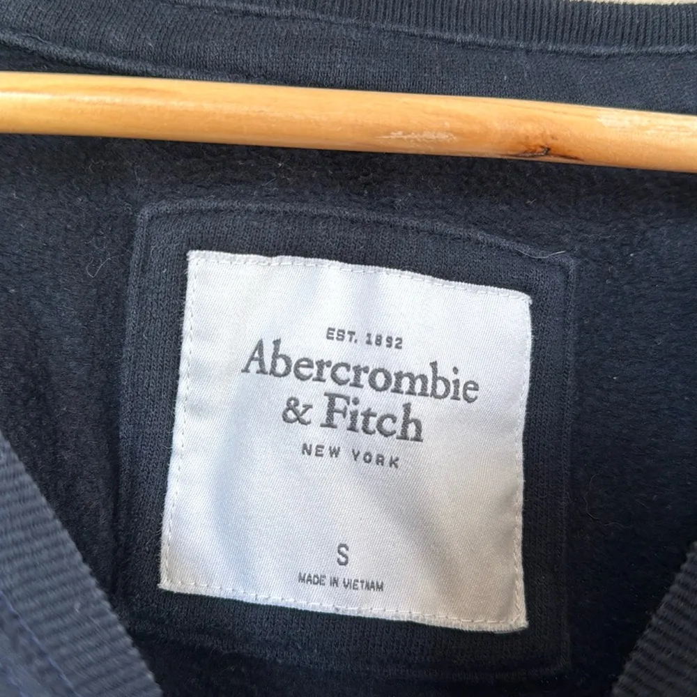 Abercrombie sweatshirt navy blue small classic pretty cotton poly blend - Image 2