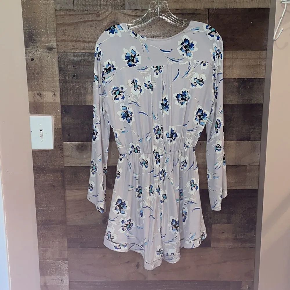 ASTR the Label Long Sleeved Gray Floral Romper - Image 7