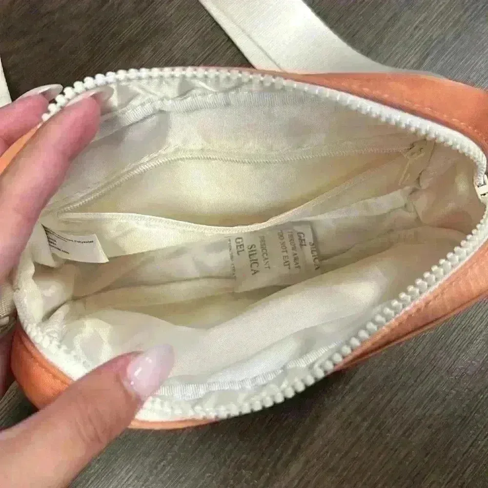 Gogo Crossbody Bag - Image 4