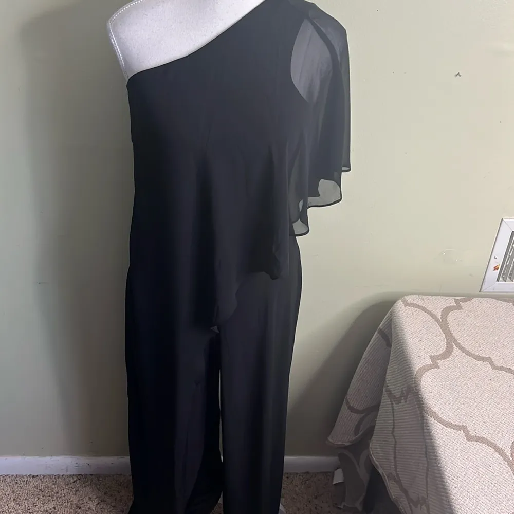 Adrianna Papell Women's Size One Shoulder Crepe Melania Jumpsuit  size 2 - Image 2