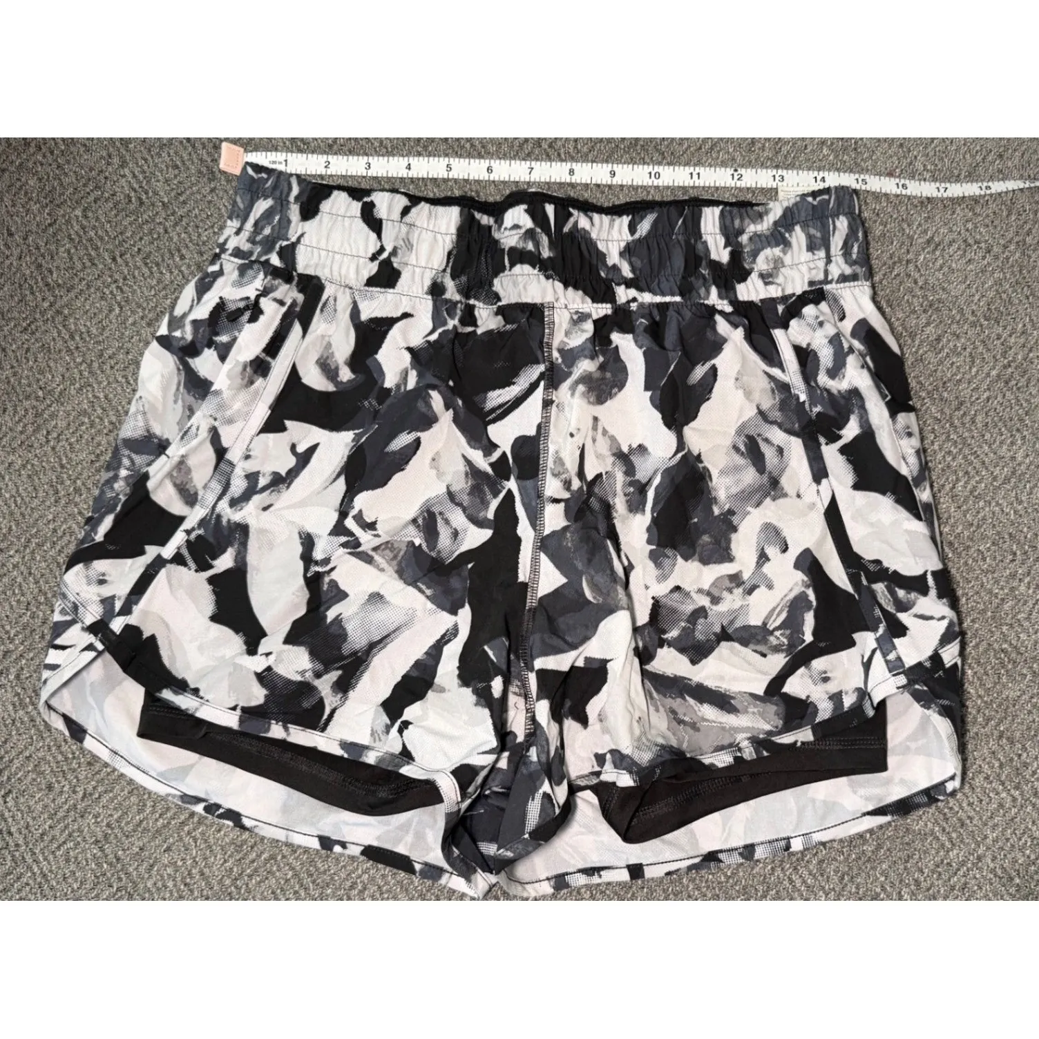 Avia Womens Athletic Shorts Black White Abstract Print Built In Liner Size M - Image 7